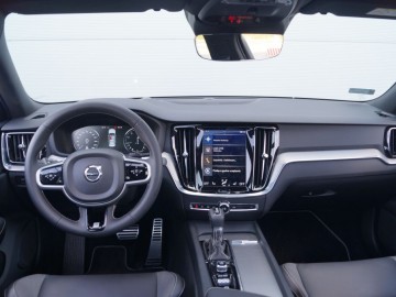 Volvo S60 T5 2,0 R-Design 250 KM 8AT &ndash; ,,Światowiec&rdquo;