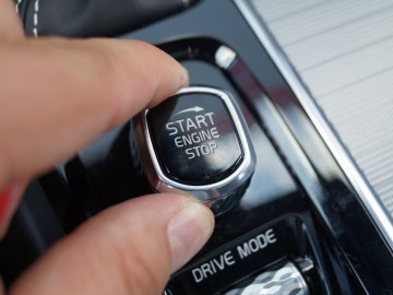 Volvo S60 T5 2,0 R-Design 250 KM 8AT &ndash; ,,Światowiec&rdquo;