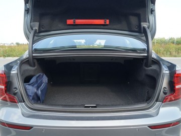 Volvo S60 T5 2,0 R-Design 250 KM 8AT &ndash; ,,Światowiec&rdquo;