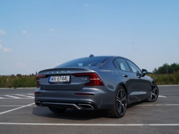 Volvo S60 T5 2,0 R-Design 250 KM 8AT &ndash; ,,Światowiec&rdquo;