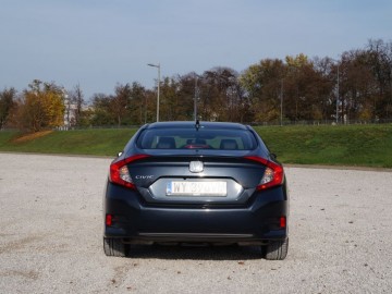 Honda Civic sedan 4d 1,5 i-VTEC 182 KM CVT &ndash; Nowa jakość