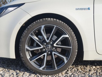 Toyota Corolla TS Kombi Executive 2,0 Hybrid Dynamic Force 184 KM e-CVT &ndash; W nowym kierunku