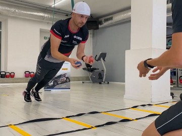 Nie tylko za k&oacute;łkiem &ndash; trening kierowcy rajdowego
