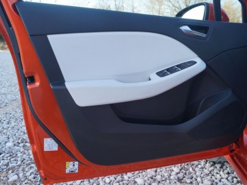 Renault Clio 1,3 TCe RS-Line 130 KM 7DCT &ndash; Fancuski mieszczuch