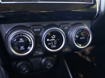 Suzuki Swift 1,2 DualJet SHVS 83 KM 5 MT - Urokliwy