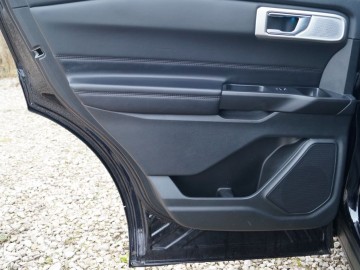 Ford Explorer 3,0 V6 457 KM 10 AT &ndash; Monument na kołach