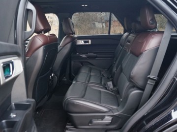 Ford Explorer 3,0 V6 457 KM 10 AT &ndash; Monument na kołach