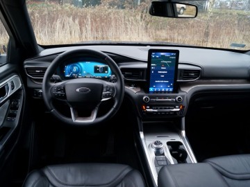 Ford Explorer 3,0 V6 457 KM 10 AT &ndash; Monument na kołach