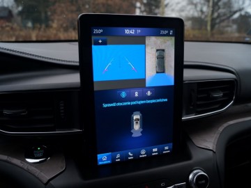 Ford Explorer 3,0 V6 457 KM 10 AT &ndash; Monument na kołach