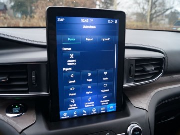 Ford Explorer 3,0 V6 457 KM 10 AT &ndash; Monument na kołach