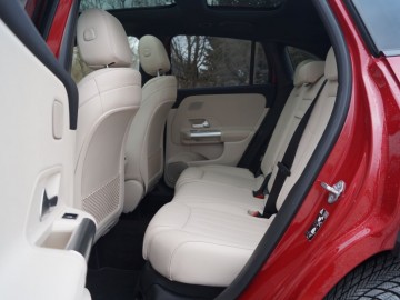 Mercedes Benz GLA 220D 4Matic 8AT &ndash; Na plus