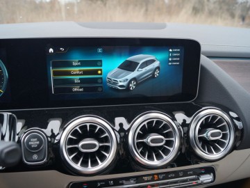Mercedes Benz GLA 220D 4Matic 8AT &ndash; Na plus