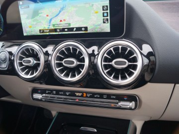 Mercedes Benz GLA 220D 4Matic 8AT &ndash; Na plus