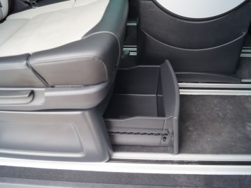 Volkswagen Multivan Highline 6.1 biTDI 199 KM 4Motion DSG &ndash; W komfortowych warunkach &nbsp;