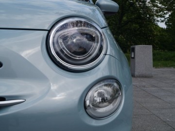 Fiat 500 Hybrid Launch Edition 1,0 70 KM 6MT &ndash; Coś elektrycznego