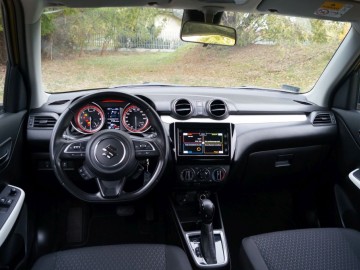 Suzuki Swift 1,2 DualJet SHVS 83 KM CVT &ndash; Czy warto wybrać automat?