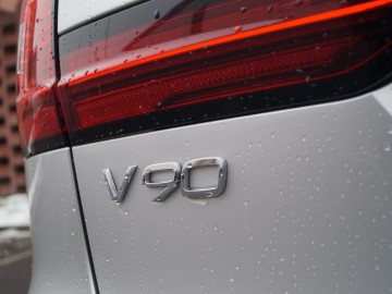 Volvo V90 Cross Country B5 AWD diesel Mild Hybrid 249 KM A/T - Prekursor