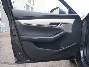 Mazda 3 SkyActiv - G 150 KM A/T &ndash; W dobrym kierunku
