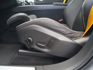 Volvo XC60 T8 Polestar Engineered 2.0 407 KM &ndash; Niepozorny