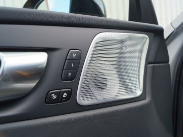 Volvo XC60 T8 Polestar Engineered 2.0 407 KM &ndash; Niepozorny