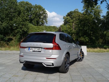 Volvo XC60 T8 Polestar Engineered 2.0 407 KM &ndash; Niepozorny