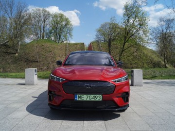  Ford Mustang Mach-E GT AWD 487 KM 98 kWh &ndash; Konie z prądem