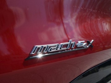  Ford Mustang Mach-E GT AWD 487 KM 98 kWh &ndash; Konie z prądem