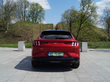  Ford Mustang Mach-E GT AWD 487 KM 98 kWh &ndash; Konie z prądem