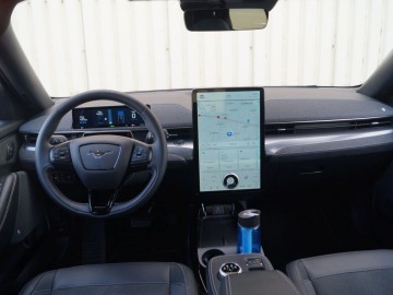  Ford Mustang Mach-E GT AWD 487 KM 98 kWh &ndash; Konie z prądem