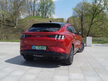  Ford Mustang Mach-E GT AWD 487 KM 98 kWh &ndash; Konie z prądem