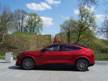  Ford Mustang Mach-E GT AWD 487 KM 98 kWh &ndash; Konie z prądem