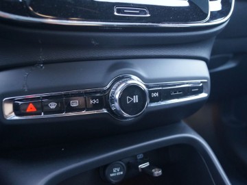  Volvo C40 Recharge P8 AWD 408 KM &ndash; Niepozorny...
