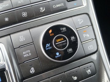 Hyundai Santa Fe 1.6 T-GDI PHEV 6AT 4WD Platinum 265 KM &ndash; Luksus po koreańsku