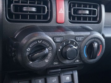 Suzuki Jimny 1,5 VVT AWD 5MT &ndash; Terenowy osiołek