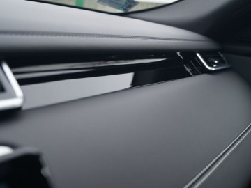Range Rover Velar P400 R-Dynamic 400 KM &ndash; Udane połączenie sportu i luksusu?