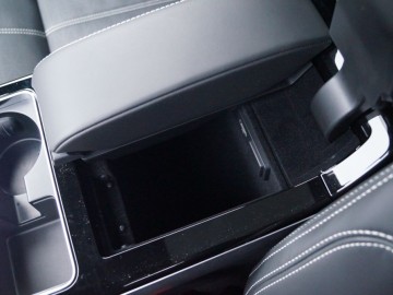 Range Rover Velar P400 R-Dynamic 400 KM &ndash; Udane połączenie sportu i luksusu?