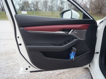 Mazda 3 2.0 e-Skyactiv X M Hybrid 186 KM &ndash; Prawdziwy lider