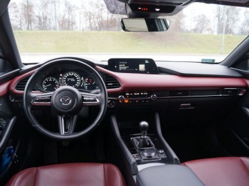 Mazda 3 2.0 e-Skyactiv X M Hybrid 186 KM &ndash; Prawdziwy lider