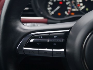 Mazda 3 2.0 e-Skyactiv X M Hybrid 186 KM &ndash; Prawdziwy lider