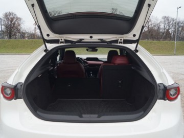 Mazda 3 2.0 e-Skyactiv X M Hybrid 186 KM &ndash; Prawdziwy lider