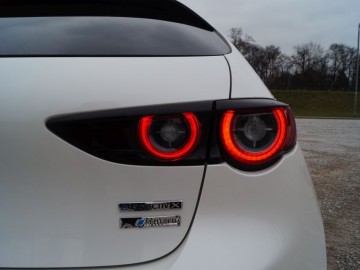 Mazda 3 2.0 e-Skyactiv X M Hybrid 186 KM &ndash; Prawdziwy lider