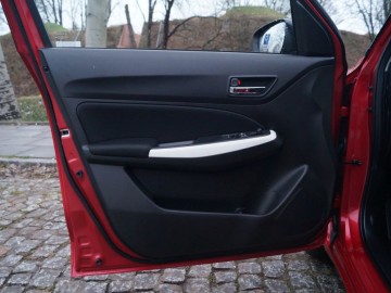 Suzuki Swift 1.2 DualJet mild Hybrid 2WD CVT Premium &ndash; Udana propozycja
