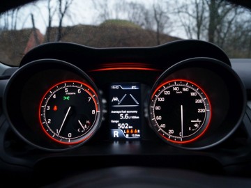 Suzuki Swift 1.2 DualJet mild Hybrid 2WD CVT Premium &ndash; Udana propozycja