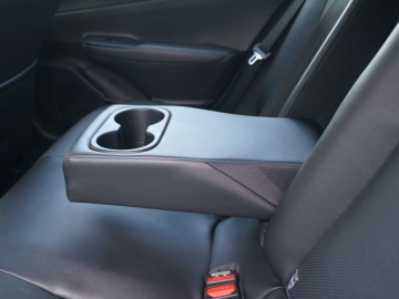 Toyota Prius 2.0 Hybrid Dynamic Force Plug-in 223 KM &ndash; Inne oblicze