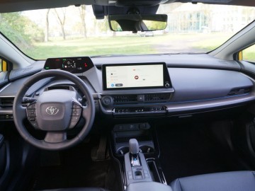 Toyota Prius 2.0 Hybrid Dynamic Force Plug-in 223 KM &ndash; Inne oblicze