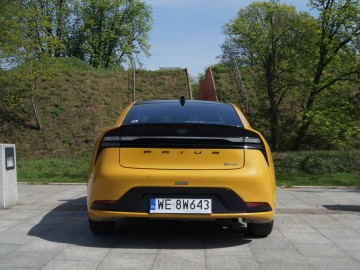 Toyota Prius 2.0 Hybrid Dynamic Force Plug-in 223 KM &ndash; Inne oblicze