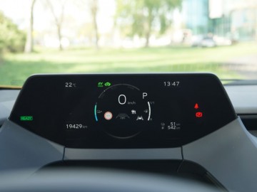 Toyota Prius 2.0 Hybrid Dynamic Force Plug-in 223 KM &ndash; Inne oblicze