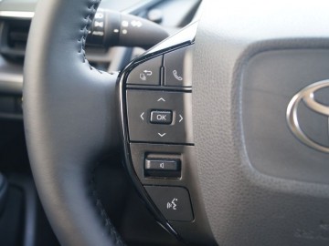 Toyota Prius 2.0 Hybrid Dynamic Force Plug-in 223 KM &ndash; Inne oblicze