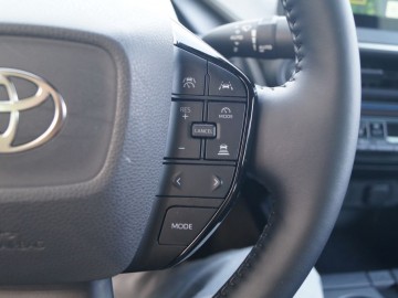 Toyota Prius 2.0 Hybrid Dynamic Force Plug-in 223 KM &ndash; Inne oblicze