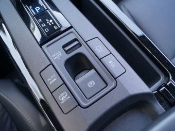 Toyota Prius 2.0 Hybrid Dynamic Force Plug-in 223 KM &ndash; Inne oblicze